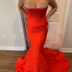Sherri Hill, No. 50389, Size 6, Red